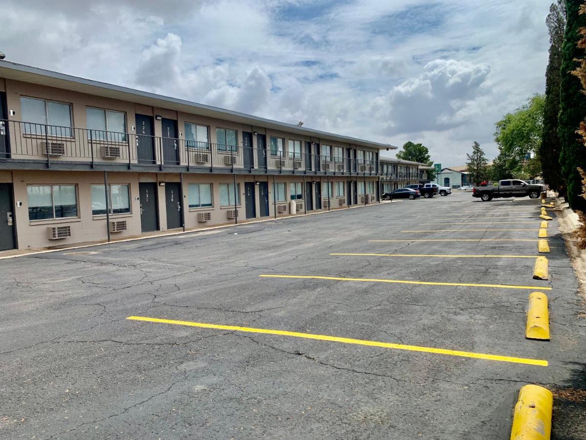 Rodeway Inn Midland Exterior photo