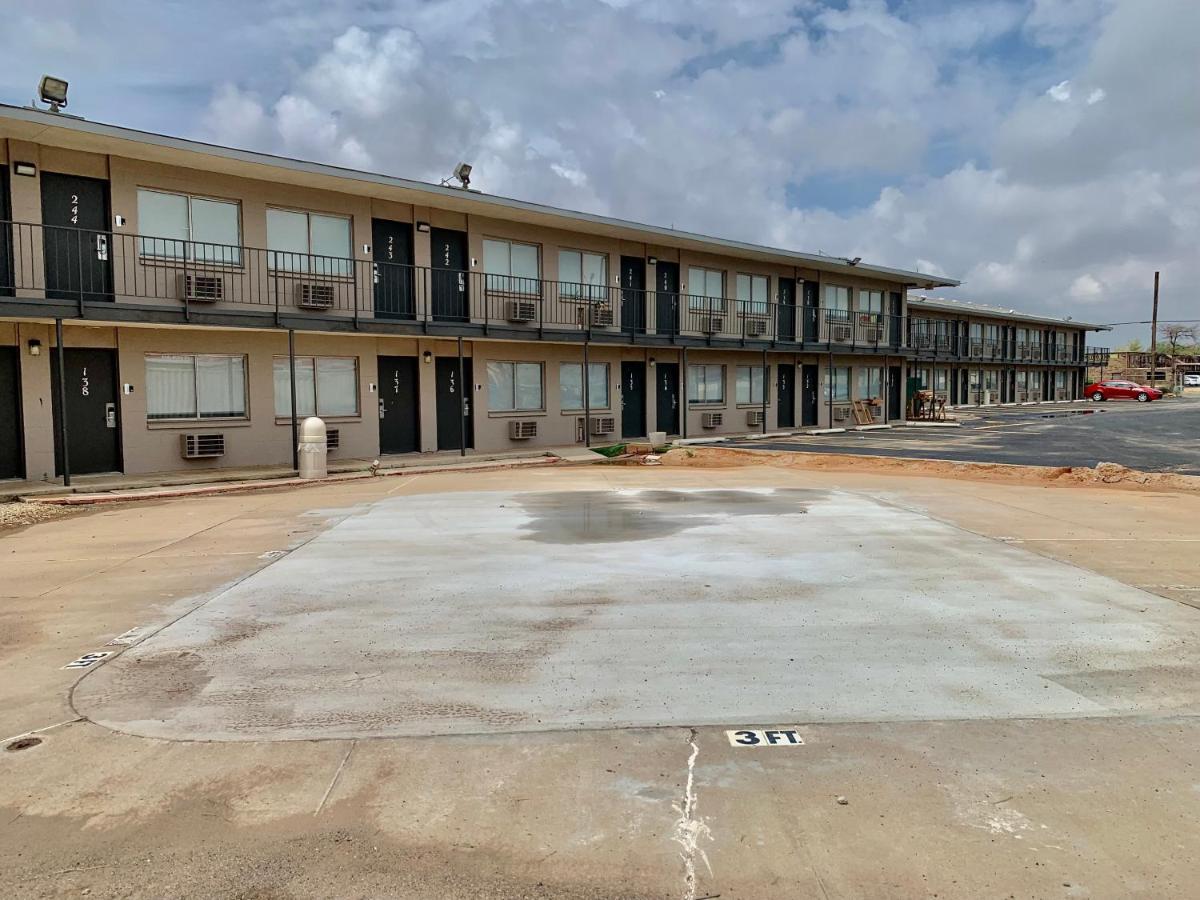 Rodeway Inn Midland Exterior photo