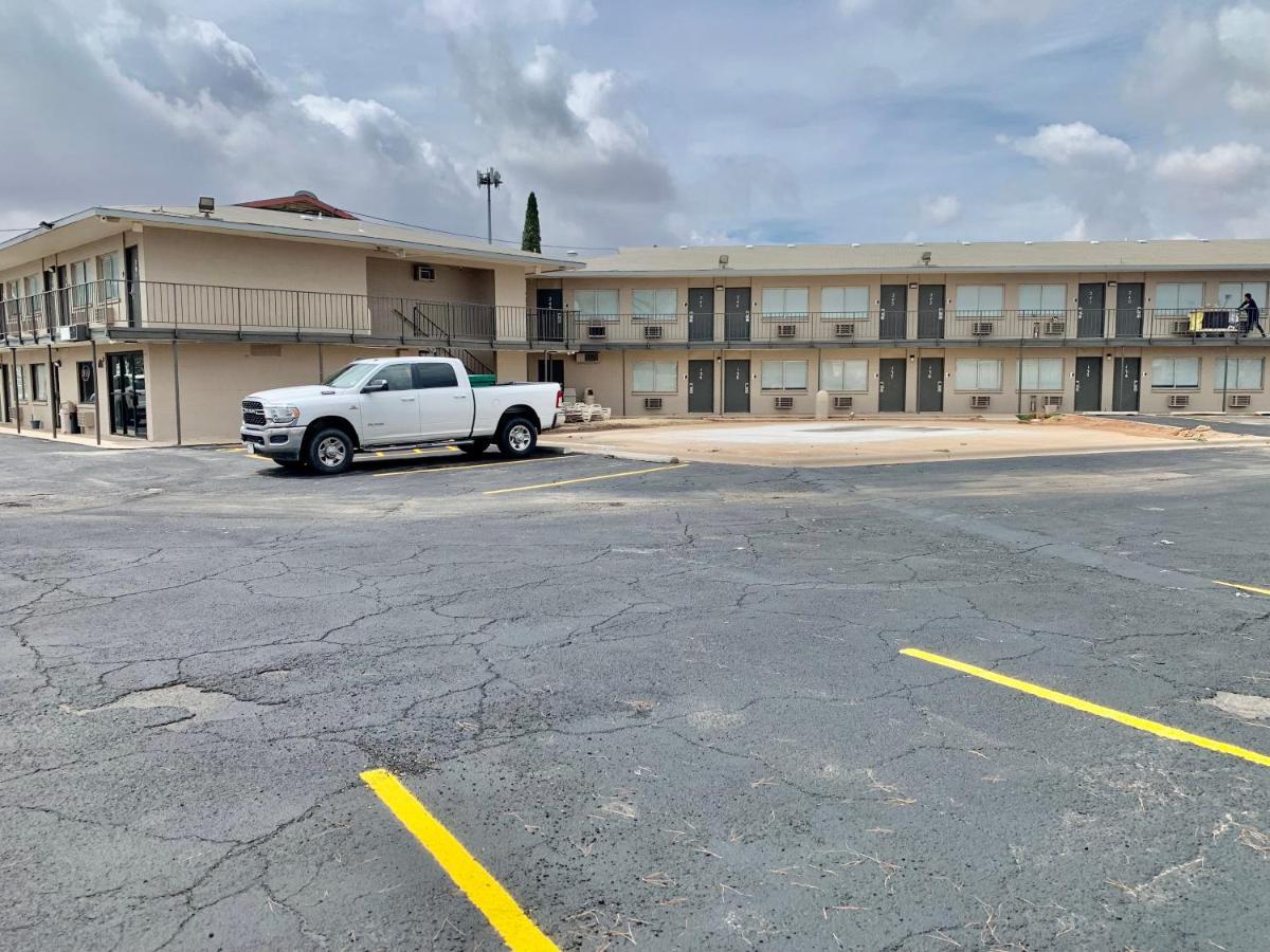 Rodeway Inn Midland Exterior photo
