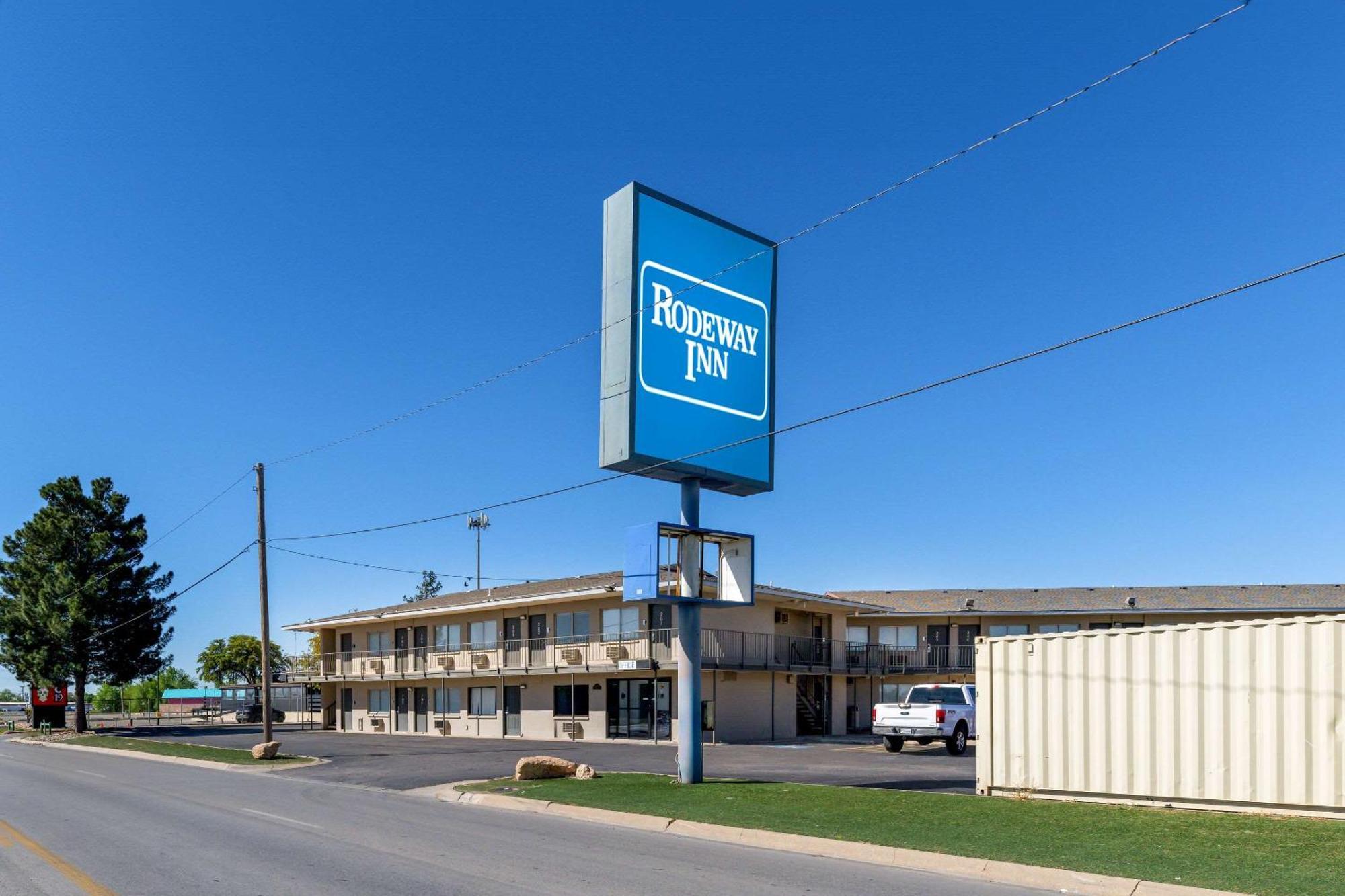 Rodeway Inn Midland Exterior photo